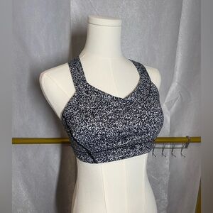 Lululemon Athletica Women's Black and White Cross-Back Sports Bra S